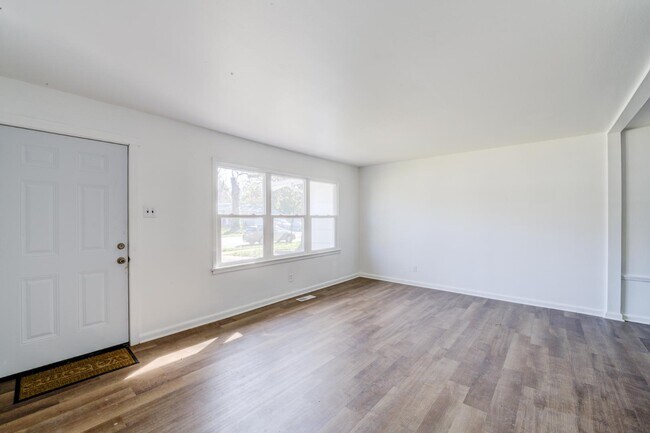 Building Photo - 49 Forestwood Dr