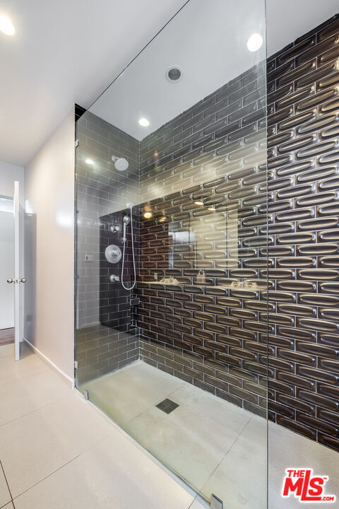 Building Photo - 2431 Carman Crest Dr