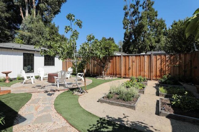 Building Photo - 381 McKendry Dr