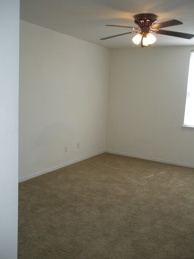 Building Photo - 3518-3520-3520 Prescott Dr