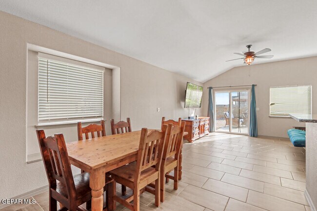 Building Photo - 13960 Lago Vista Ave