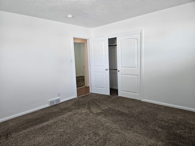 Building Photo - Great 5-Bed 2-Bath House in Bountiful