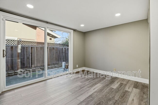 Building Photo - 15120 Venetian Way