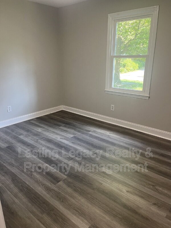 Building Photo - 4749 Eastwin Dr