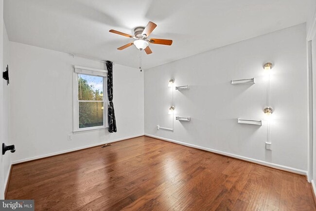 Building Photo - 14551 Lock Dr