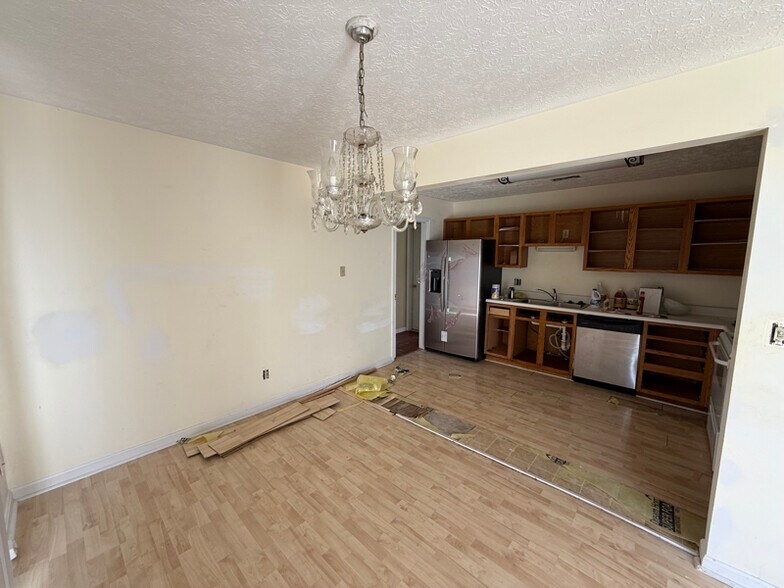 Building Photo - 8920 Thelma Ln
