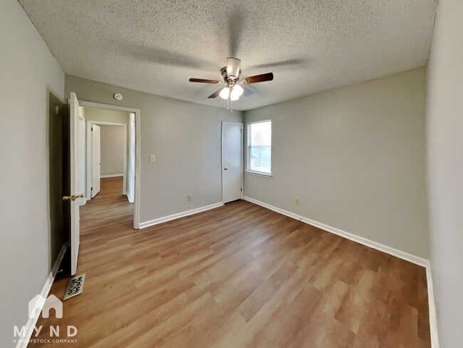 Building Photo - 5214 Amberwood Cir