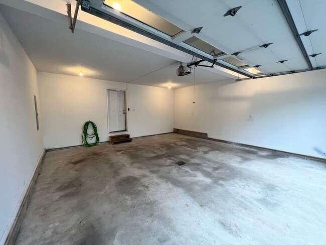 Building Photo - 723 Eastgate Pl