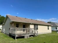 Building Photo - Charming 3 BD 2 BA Home!