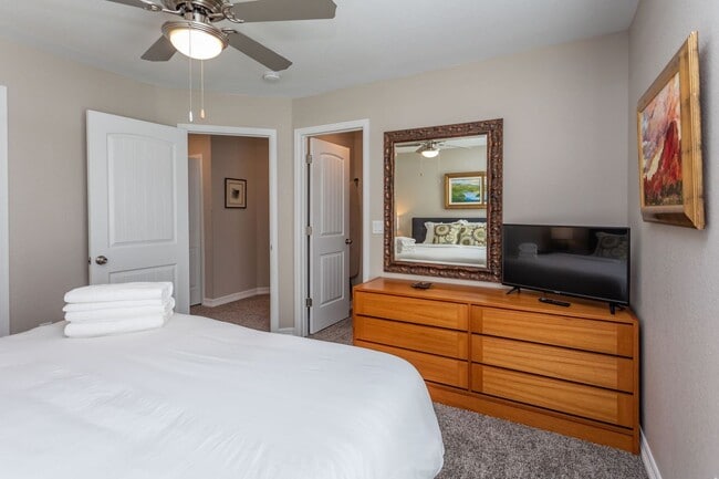 Building Photo - Stylish 3-Bedroom Townhome with Fireplace, Modern Kitchen & Spacious Layout!