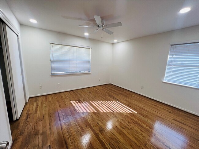 Building Photo - 5511 Willowbend Blvd