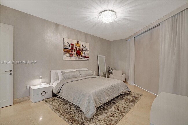 Building Photo - 15901 Collins Ave