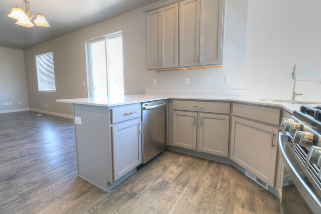 Building Photo - $200 Off First Month Rent! Stunning Lehi Home