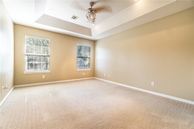 Building Photo - 213 Shane Dr