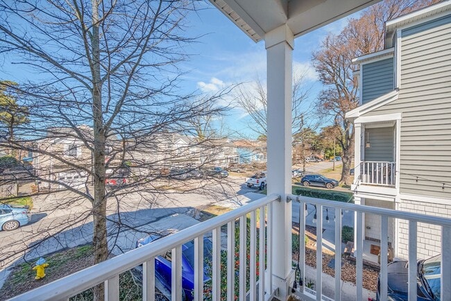 Building Photo - Chick's Beach Condo 3BR & 3.5BA w/2-car garage