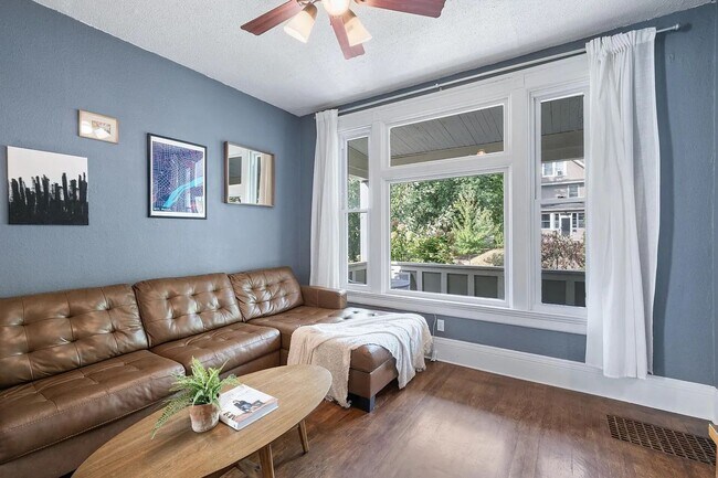 Building Photo - Magnificent, Beautifully UPDATED, 3 Bedroo...