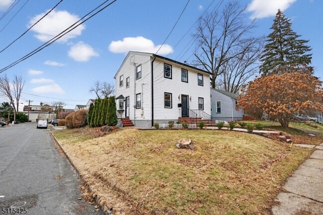 Building Photo - 21 Lombardy Pl