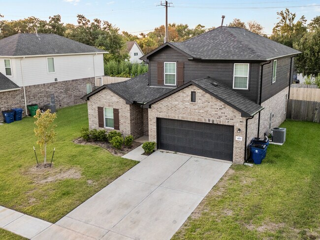 Building Photo - 420 Magnolia Ln
