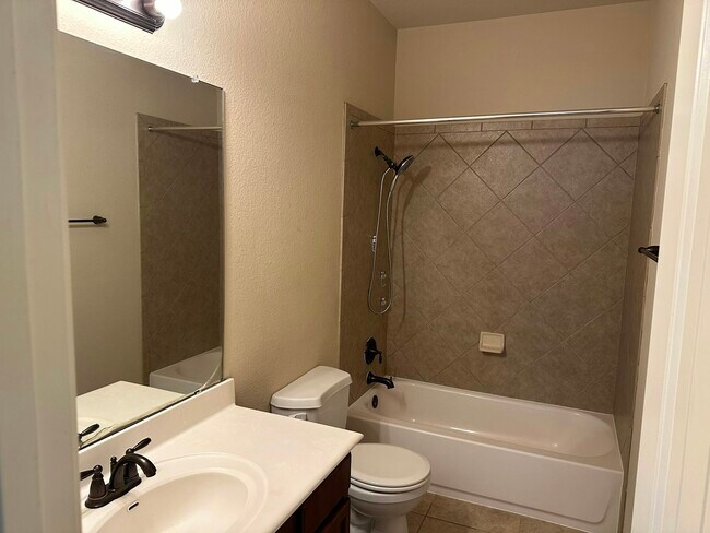 Building Photo - 1717 Woodvista Pl