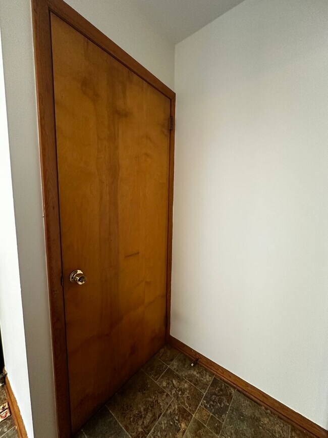 Building Photo - *Move in Special - Spacious 3 bedroom/ 2.5 bath home near Exit 8 - Morristown, TN