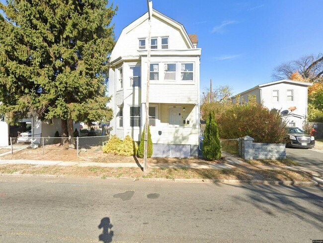 Building Photo - 96 Tremont Ave