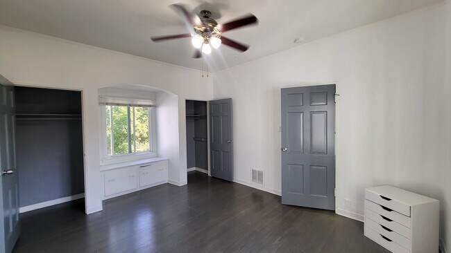 Building Photo - 2444 W 18th St