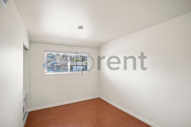 Building Photo - 41861 Maywood St