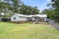 Building Photo - 2609 Longleaf Dr
