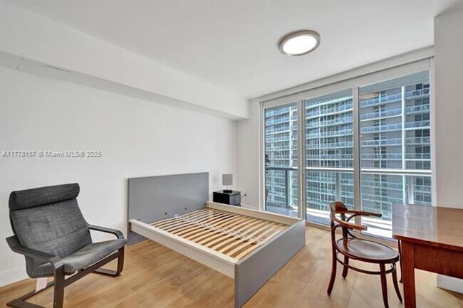 Building Photo - 475 Brickell Ave