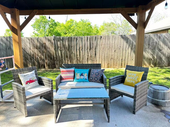 Building Photo - Fully Furnished Near Baylor