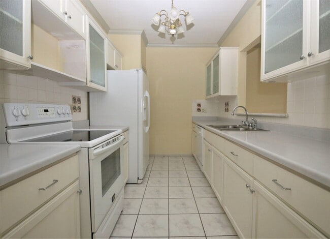 Building Photo - 6000 Reims Rd