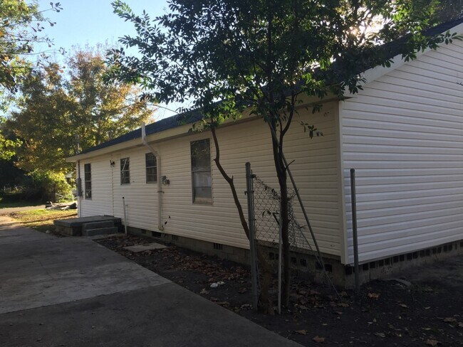 Building Photo - Gulfport 3 Bedroom