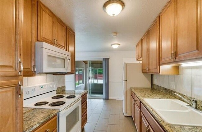 Building Photo - FREE AUGUST RENT! - SHARP BRICK RANCH, BAS...