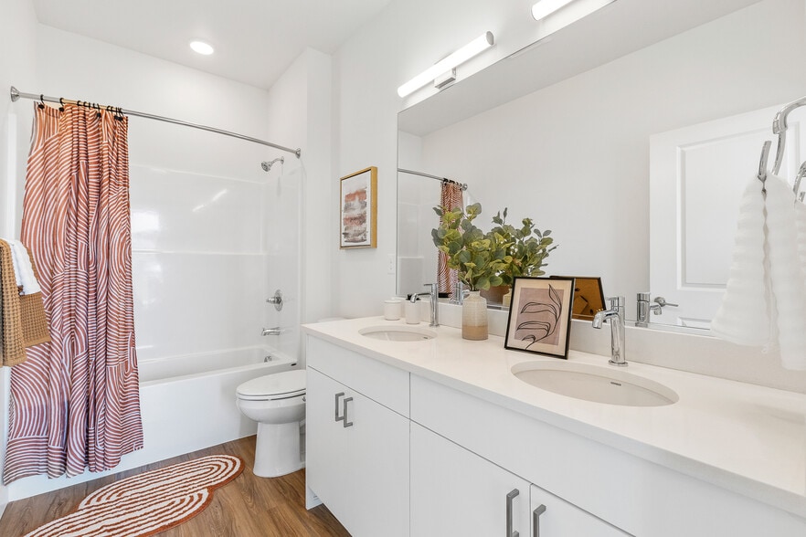 Building Photo - Westland Townhomes