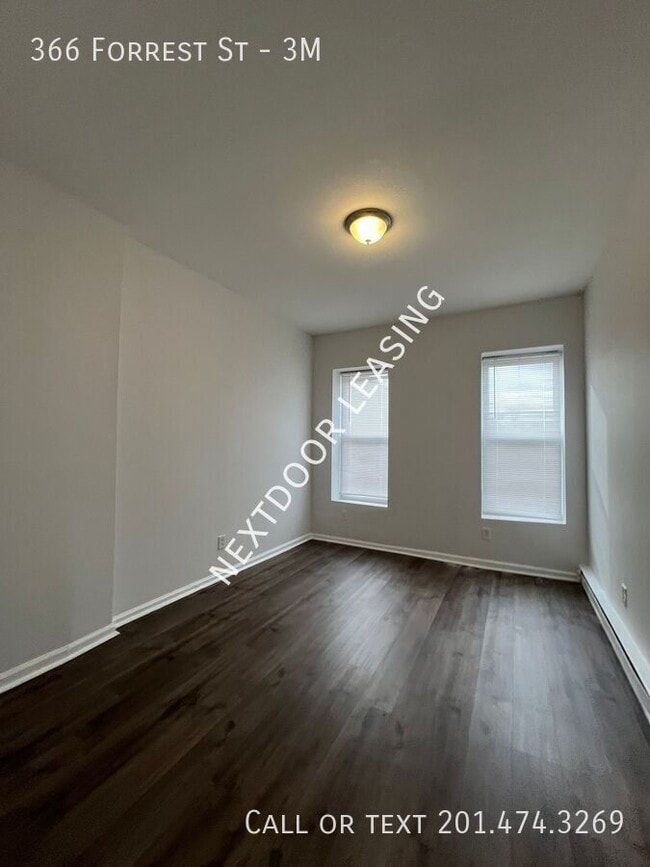 Building Photo - 366 Forrest St