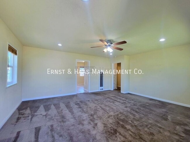 Building Photo - 15132 S Frailey Ave