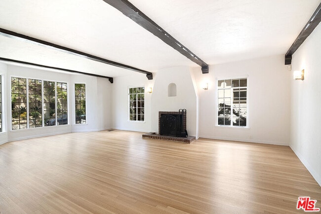 Building Photo - 342 N Orange Dr