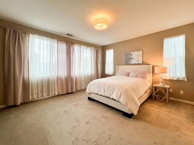 Building Photo - Modern Four-Bedroom Napa Home