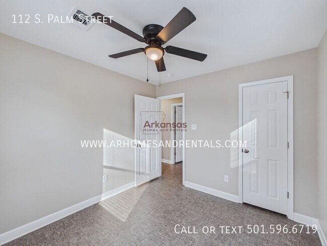 Building Photo - 112 S Palm St