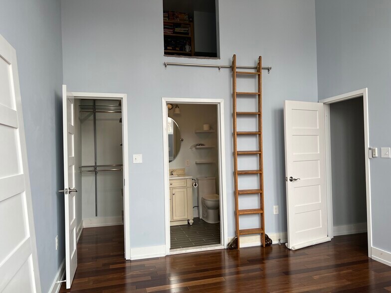 Building Photo - 450 7th St