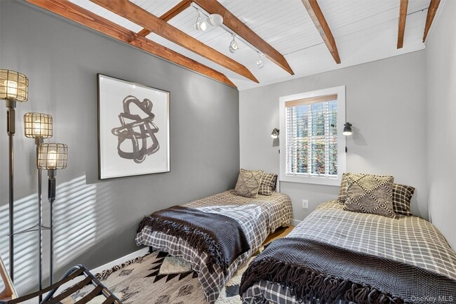 Building Photo - 7 4th Rd