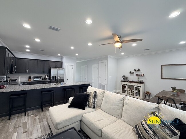 Building Photo - Gorgeous 2 Story 4 Bedrooms Townhome in Fort Walton Beach!