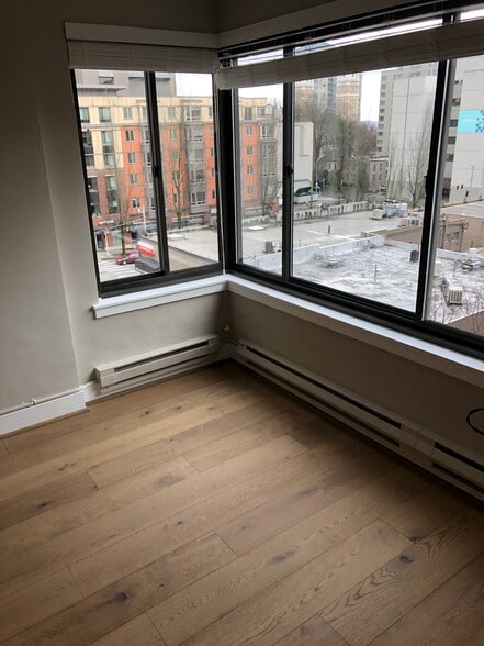 Living Room - 1105 Spring St