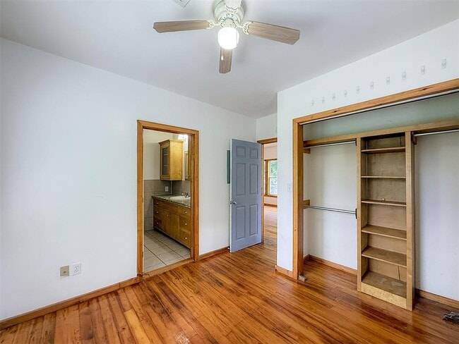 Building Photo - 1109 E Corona St