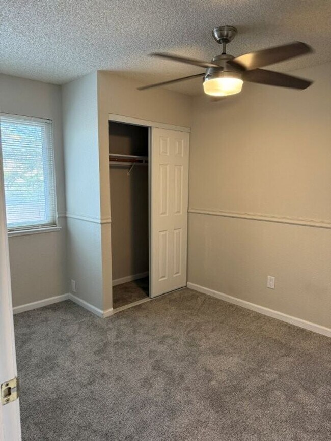 Building Photo - Updated 3 Bedroom 2.5 Bath 2 Story Condo Fairfield *Star Rentals