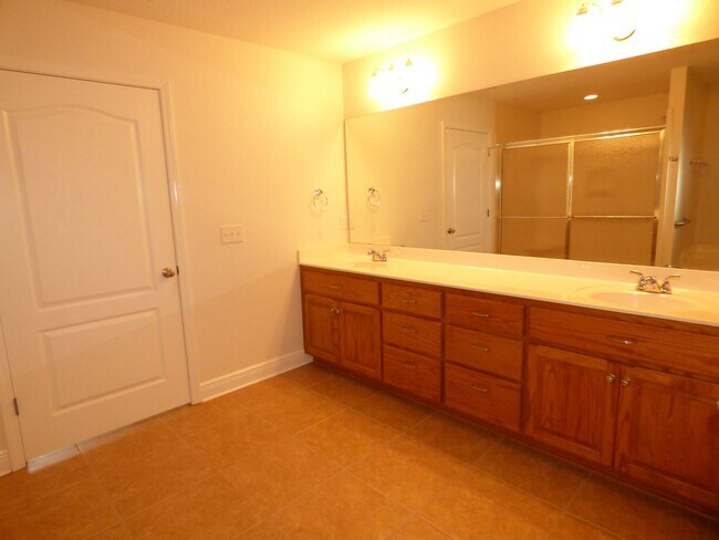 Building Photo - Custom-Built 3-Bedroom Home