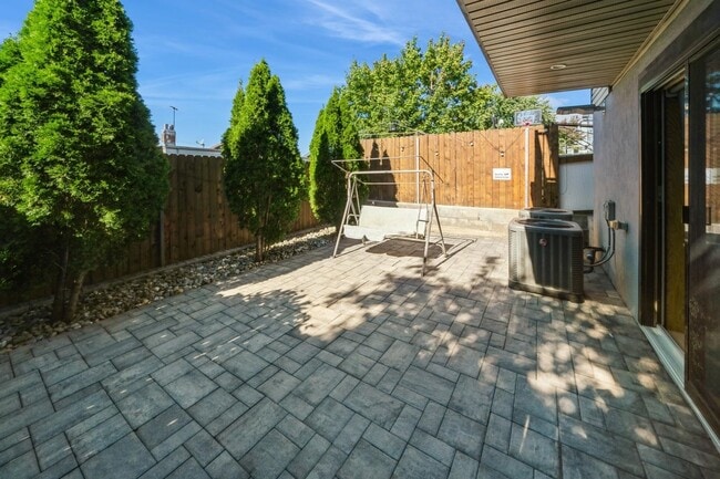 Building Photo - 225 Columbia Ave