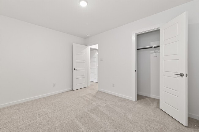 Building Photo - 32415 Sunbeam Dr