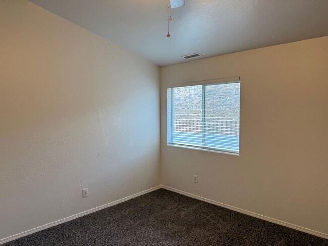 Building Photo - 9800 E Lakeshore Dr