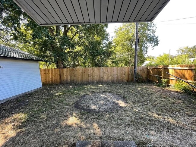 Building Photo - 318 7th Ave NW